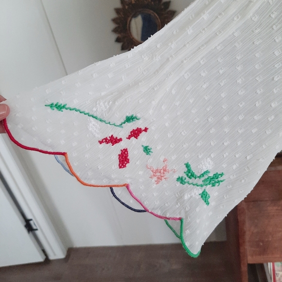 Sheer white top with floral embroidery - Picture 2 of 6